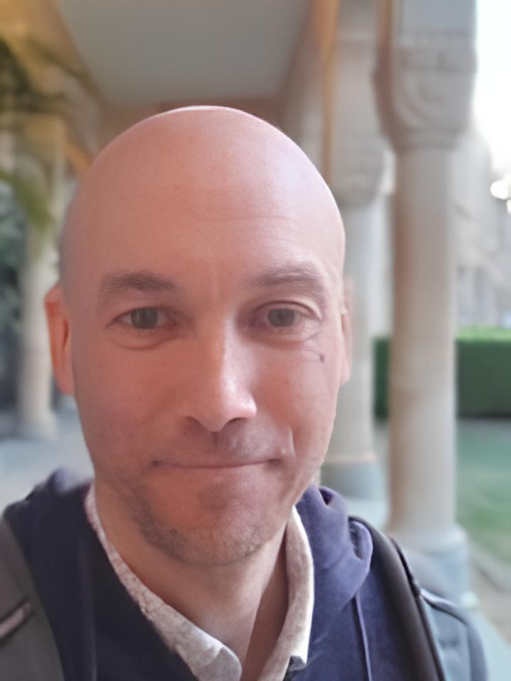 Dr Lars Madsen